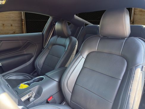 Used 2025 Ford Mustang GT Premium w/ GT Performance Package RWD image 4