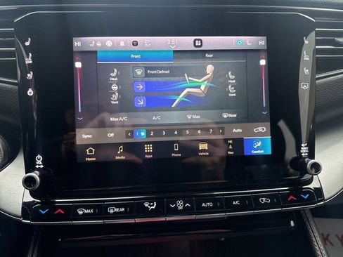 Used 2024 Jeep Wagoneer Series II image 11