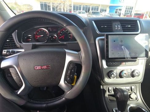 Used 2015 GMC Acadia SLE image 6
