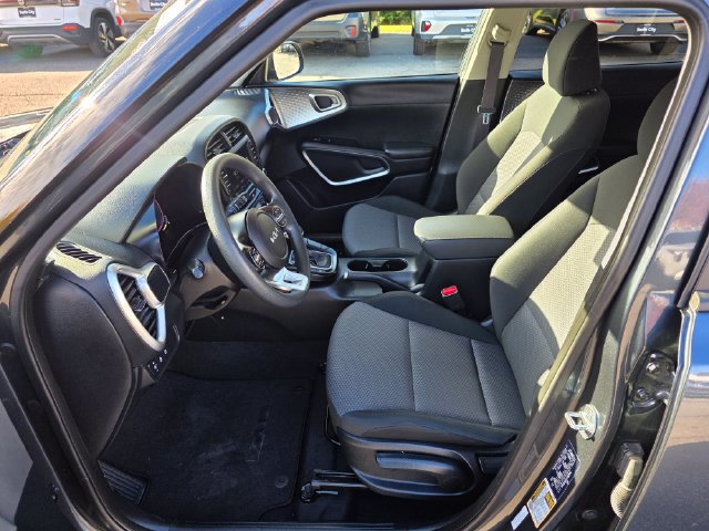 Certified 2025 Kia Soul LX w/ LX Technology Package FWD image 15