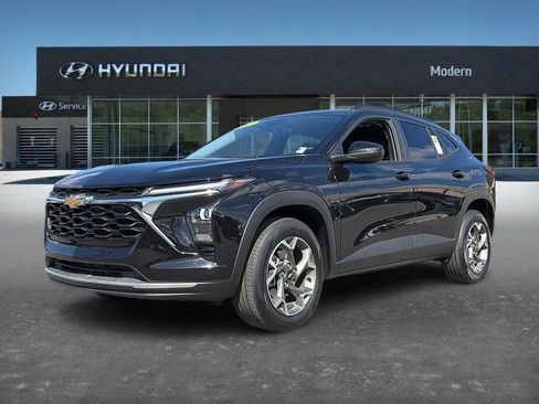 Used 2025 Chevrolet Trax LT image 1