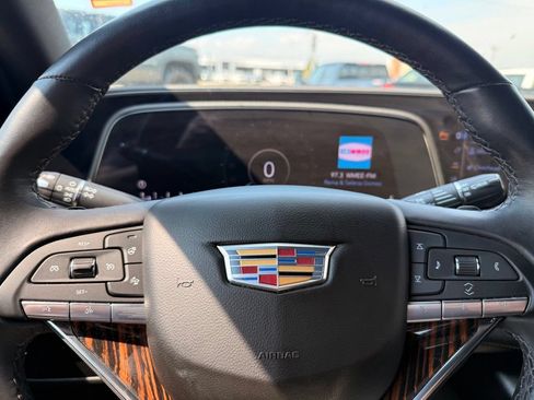 Used 2024 Cadillac Escalade Luxury AWD/4WD image 14