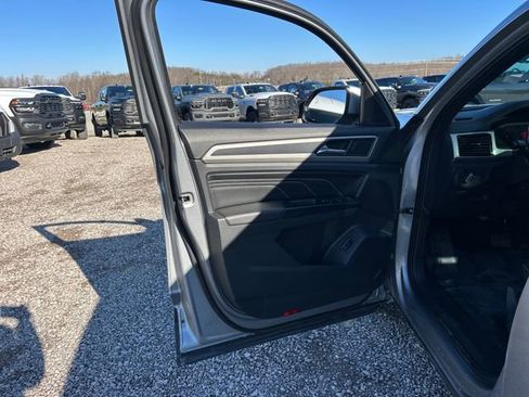 Used 2020 Volkswagen Atlas Cross Sport SEL image 32