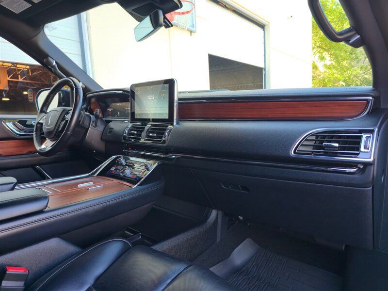 Used 2021 Lincoln Navigator 4WD image 15
