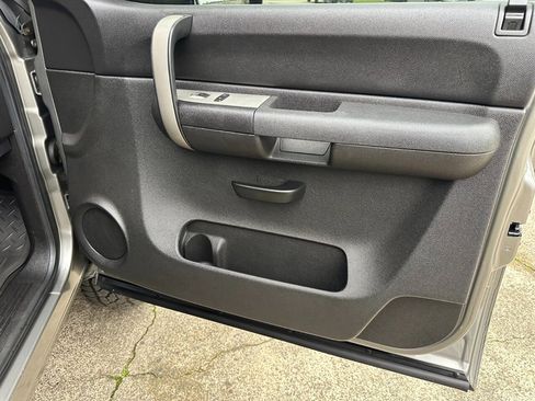 Used 2007 GMC Sierra 2500 SLE w/ Z71 Off-Road Package image 30