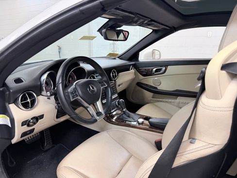Used 2014 Mercedes-Benz SLK 250 image 16