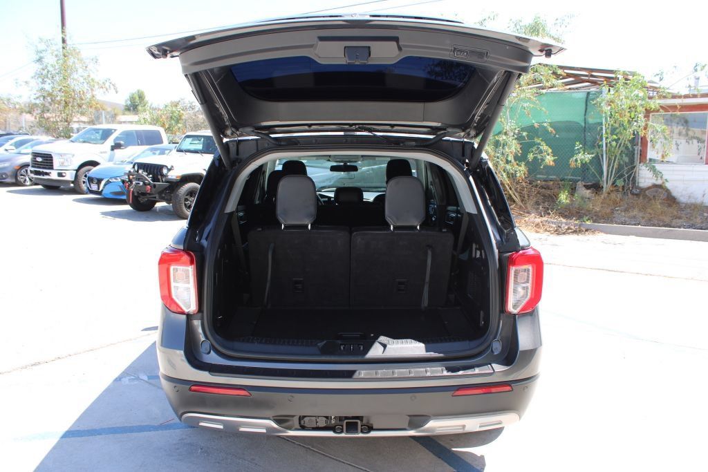 Used 2020 Ford Explorer XLT w/ Equipment Group 202A RWD image 11