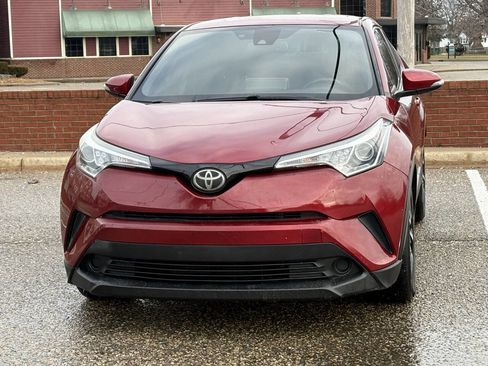 Used 2019 Toyota C-HR XLE image 5