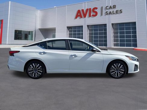 Used 2025 Nissan Altima 2.5 SV FWD image 5