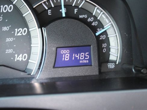 Used 2012 Toyota Camry SE FWD image 7
