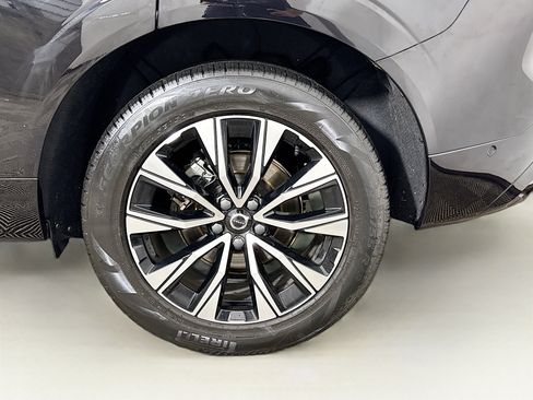 Used 2023 Volvo XC60 B5 Plus AWD/4WD image 29