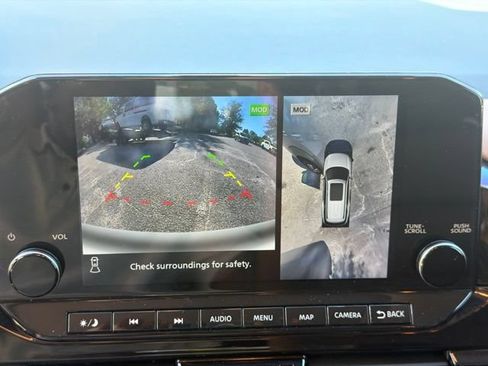 Used 2024 Nissan Pathfinder Platinum FWD image 16