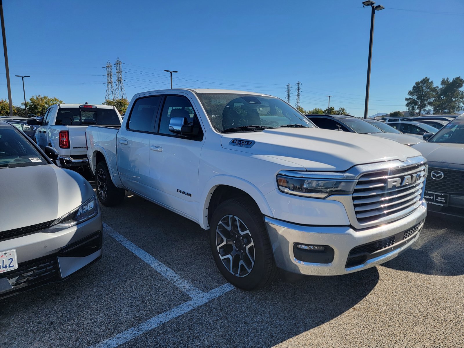 Used 2025 RAM 1500 Laramie AWD/4WD image 2