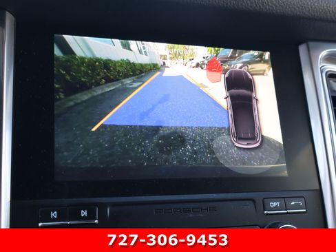 Used 2018 Porsche Macan AWD/4WD image 4