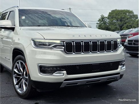 Used 2022 Jeep Wagoneer Series III w/ Premium Group I AWD/4WD image 8