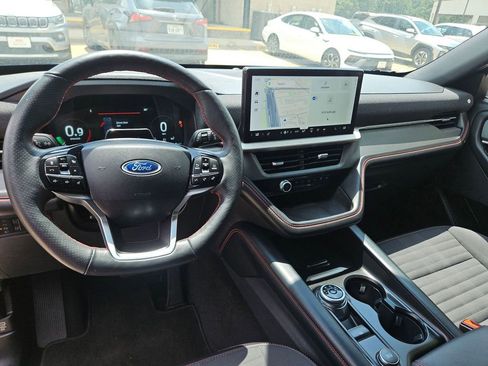 Used 2025 Ford Explorer ST-Line w/ ST-Line Street Pack AWD/4WD image 16