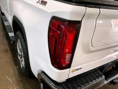 Used 2023 GMC Sierra 1500 SLT w/ SLT Premium Package AWD/4WD image 35
