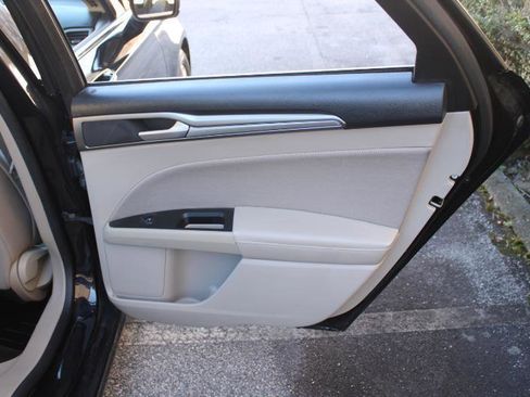 Used 2020 Ford Fusion SE FWD image 19