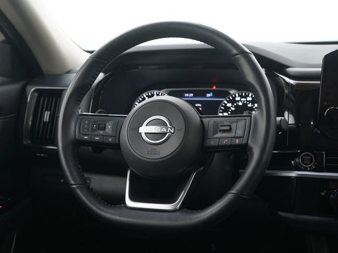 Used 2022 Nissan Pathfinder SL image 16