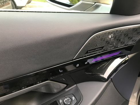 Used 2024 BMW 530i xDrive w/ Premium Package image 15