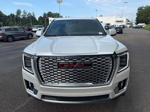 Used 2023 GMC Yukon XL Denali AWD/4WD image 3