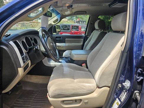 Used 2008 Toyota Sequoia SR5 AWD/4WD image 7