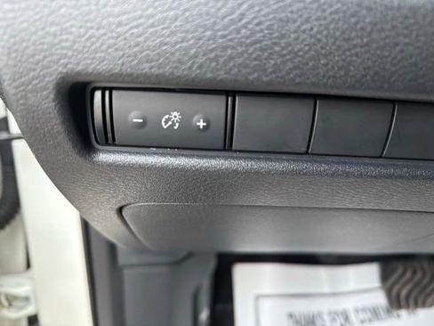 Used 2021 Nissan Rogue SV image 11