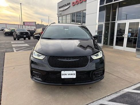 New 2026 Chrysler Pacifica Select w/ S Appearance Package image 9