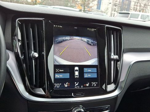 Used 2019 Volvo S60 T6 Momentum w/ Premium Package image 18