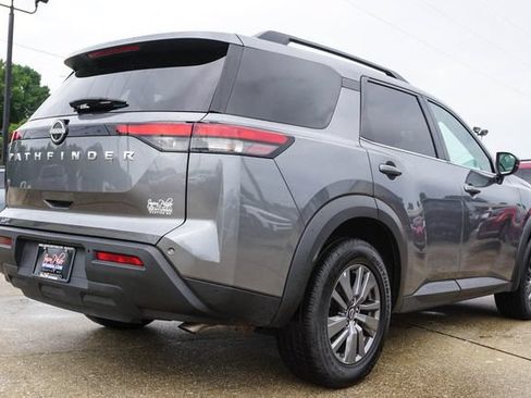 Used 2025 Nissan Pathfinder SV FWD image 4
