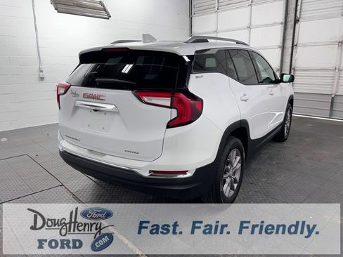 Used 2024 GMC Terrain SLT image 7