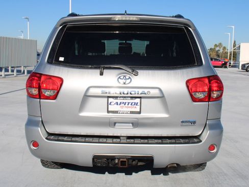 Used 2016 Toyota Sequoia SR5 image 4