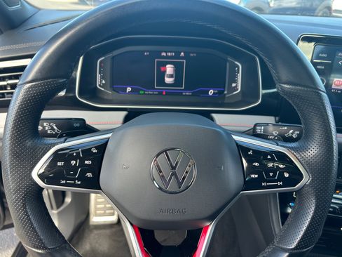Certified 2025 Volkswagen Jetta GLI Autobahn FWD image 9