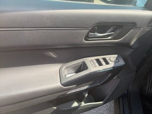Used 2025 Nissan Pathfinder SV AWD/4WD image 17