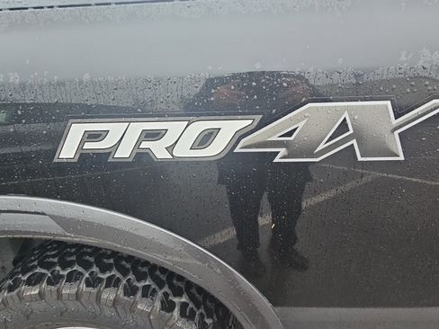 Used 2017 Nissan Titan PRO-4X w/ Pro-4x Convenience Package image 6