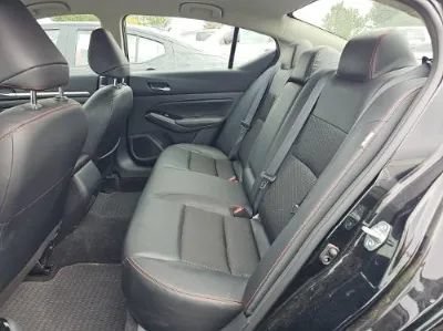Used 2025 Nissan Altima 2.5 SR FWD image 11