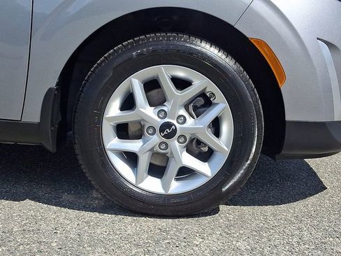 Used 2023 Kia Soul LX w/ LX Technology Package FWD image 8