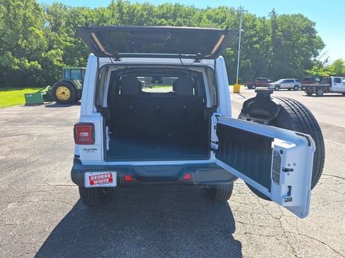 Used 2025 Jeep Wrangler Unlimited Sahara AWD/4WD image 13