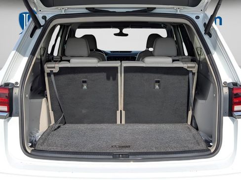 Used 2021 Volkswagen Atlas SE w/ Panoramic Sunroof Package FWD image 18