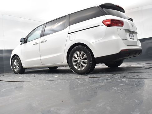 Used 2021 Kia Sedona LX image 18