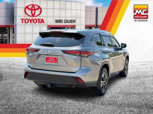 Used 2025 Toyota Highlander XLE AWD/4WD image 6