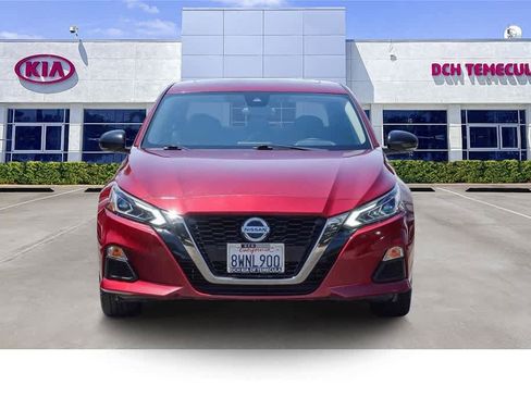 Used 2021 Nissan Altima 2.5 SR w/ SR Premium Package image 2