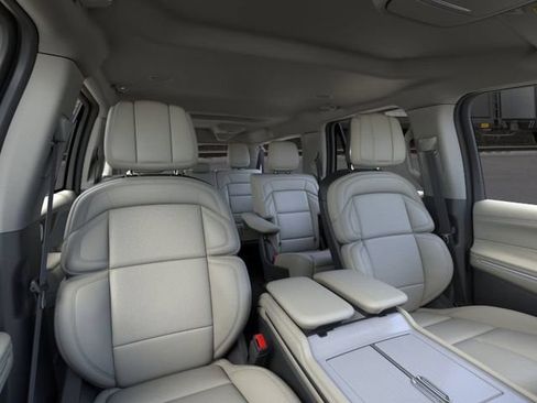 New 2026 Lincoln Navigator L Premier AWD/4WD image 13