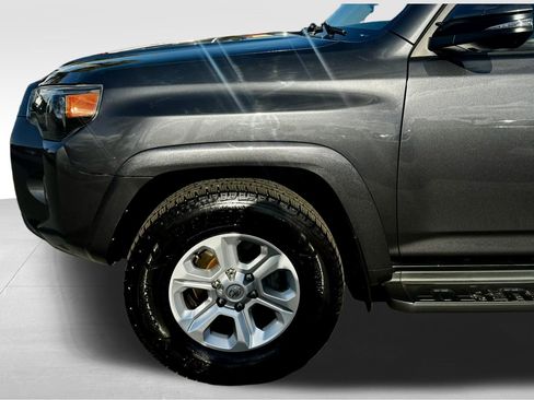 Used 2022 Toyota 4Runner SR5 Premium image 19