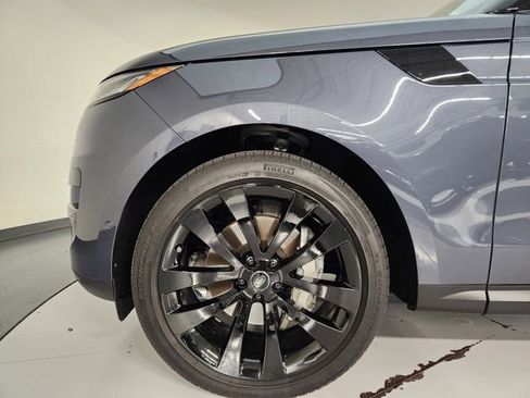 Used 2025 Land Rover Range Rover Sport SE image 11