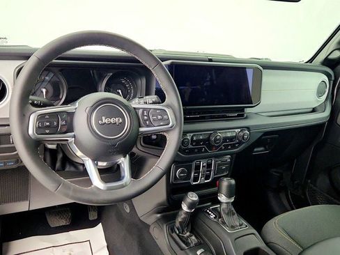 Used 2025 Jeep Wrangler Sahara w/ Safety Group image 11