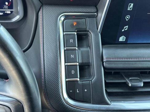 Used 2024 Chevrolet Suburban RST RWD image 16