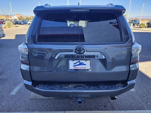 Used 2018 Toyota 4Runner SR5 Premium image 4