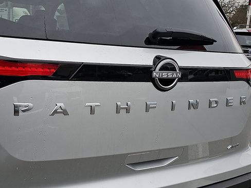 New 2025 Nissan Pathfinder S image 17