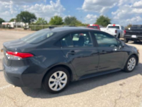 Used 2025 Toyota Corolla LE FWD image 4